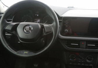 Подержанный автомобиль Skoda Rapid Liftback 2020 года (14 фото)