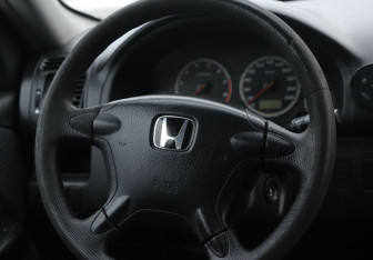 Подержанный автомобиль Honda CR-V 2004 года (16 фото)