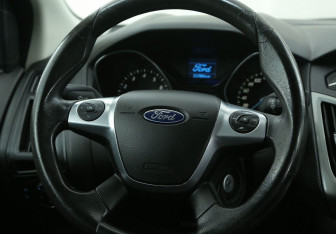 Подержанный автомобиль Ford Focus Sedan 2012 года (16 фото)