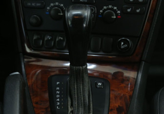 Подержанный автомобиль Volvo S60 2005 года (14 фото)