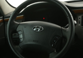 Подержанный автомобиль Hyundai Grandeur 2007 года (17 фото)