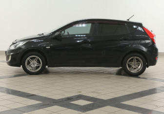 Подержанный автомобиль Hyundai Solaris Hatchback 2011 года (7 фото)