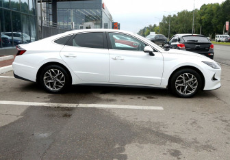 Подержанный автомобиль Hyundai Sonata 2021 года (7 фото)