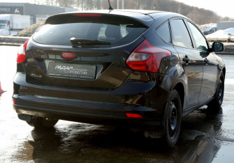 Подержанный автомобиль Ford Focus Hatchback 2011 года (6 фото)
