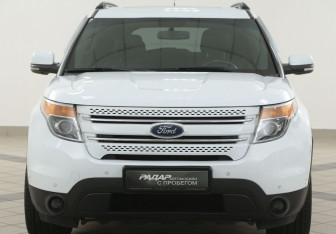 Подержанный автомобиль Ford Explorer 2015 года (6 фото)