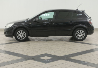 Подержанный автомобиль Opel Astra Hatchback 2008 года (7 фото)