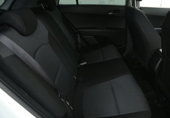 Подержанный автомобиль Hyundai Creta 2016 года (11 фото)