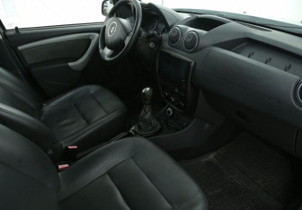Подержанный автомобиль Renault Duster 2012 года (9 фото)