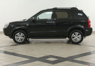 Подержанный автомобиль Hyundai Tucson 2008 года (7 фото)