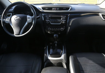 Подержанный автомобиль Nissan Qashqai 2014 года (16 фото)