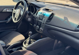 Подержанный автомобиль Kia Cerato Sedan 2010 года (9 фото)