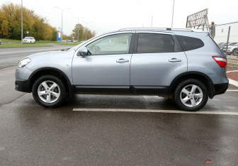 Подержанный автомобиль Nissan Qashqai+2 2011 года (8 фото)