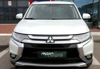 Подержанный автомобиль Mitsubishi Outlander 2018 года (2 фото)