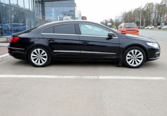 Подержанный автомобиль Volkswagen Passat CC 2011 года (7 фото)