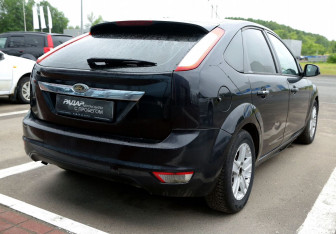 Подержанный автомобиль Ford Focus Hatchback 2009 года (6 фото)