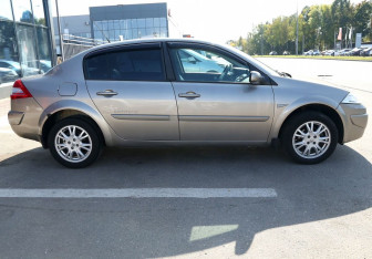 Подержанный автомобиль Renault Megane Sedan 2008 года (7 фото)