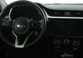 Подержанный автомобиль Kia Rio Hatchback 2021 года (24 фото)