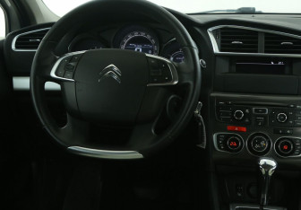 Подержанный автомобиль Citroen C4 Sedan 2013 года (14 фото)