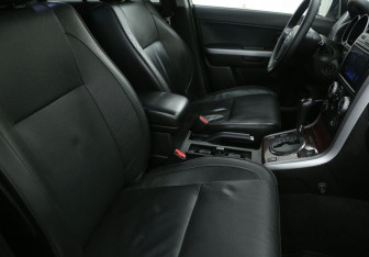 Подержанный автомобиль Suzuki Grand Vitara 2006 года (10 фото)