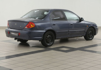 Подержанный автомобиль Kia Spectra Sedan 2006 года (4 фото)