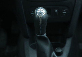 Подержанный автомобиль Renault Sandero 2015 года (15 фото)