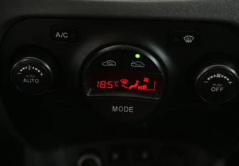 Подержанный автомобиль Kia Rio Hatchback 2010 года (17 фото)