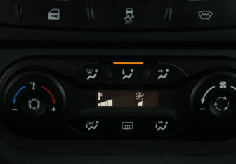 Подержанный автомобиль LADA (ВАЗ) Vesta Wagon 2017 года (18 фото)