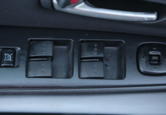 Подержанный автомобиль Mazda 3 Sedan 2006 года (17 фото)