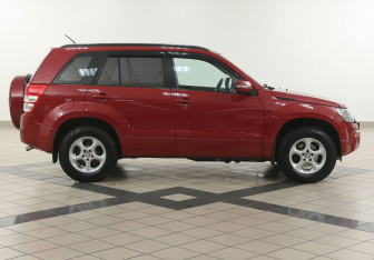 Подержанный автомобиль Suzuki Grand Vitara 2010 года (5 фото)