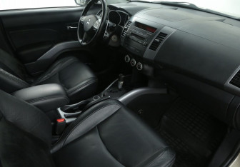 Подержанный автомобиль Mitsubishi Outlander 2008 года (9 фото)
