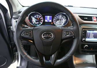 Подержанный автомобиль JAC T6 2022 года (9 фото)