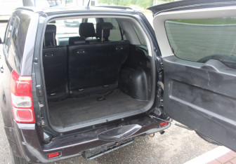 Подержанный автомобиль Suzuki Grand Vitara 2010 года (14 фото)