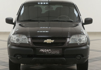Подержанный автомобиль Chevrolet Niva 2012 года (6 фото)