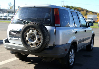 Подержанный автомобиль Honda CR-V 2001 года (6 фото)
