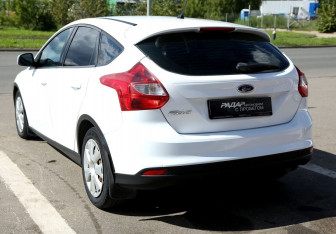Подержанный автомобиль Ford Focus Hatchback 2014 года (4 фото)