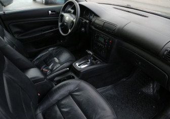 Подержанный автомобиль Volkswagen Passat Sedan 2003 года (9 фото)