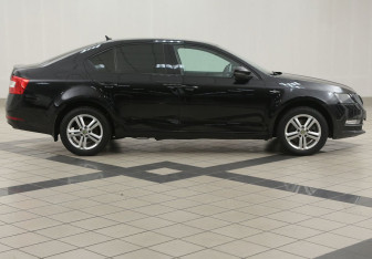 Подержанный автомобиль Skoda Octavia Liftback 2019 года (5 фото)