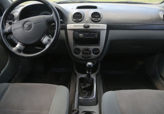 Подержанный автомобиль Chevrolet Lacetti Wagon 2008 года (12 фото)