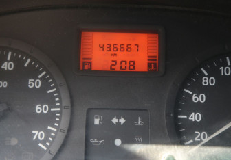 Подержанный автомобиль Renault Logan Sedan 2006 года (17 фото)