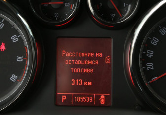 Подержанный автомобиль Opel Astra Hatchback 2011 года (17 фото)