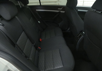 Подержанный автомобиль Skoda Octavia Liftback 2012 года (11 фото)