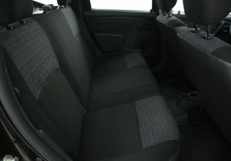 Подержанный автомобиль Renault Duster 2012 года (11 фото)