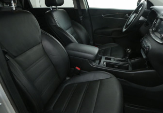 Подержанный автомобиль Kia Sorento 2017 года (10 фото)