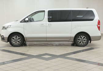 Подержанный автомобиль Hyundai H-1 2019 года (7 фото)