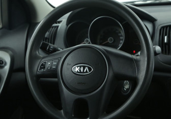 Подержанный автомобиль Kia Cerato Sedan 2010 года (16 фото)