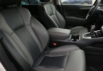 Подержанный автомобиль Subaru Outback Wagon 2021 года (10 фото)
