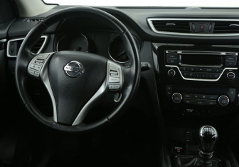 Подержанный автомобиль Nissan Qashqai 2015 года (14 фото)