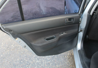 Подержанный автомобиль Mitsubishi Lancer Sedan 2005 года (11 фото)