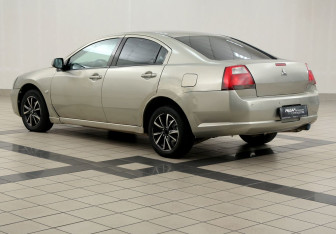 Подержанный автомобиль Mitsubishi Galant Sedan 2006 года (2 фото)