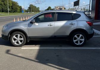 Подержанный автомобиль Nissan Qashqai 2008 года (7 фото)